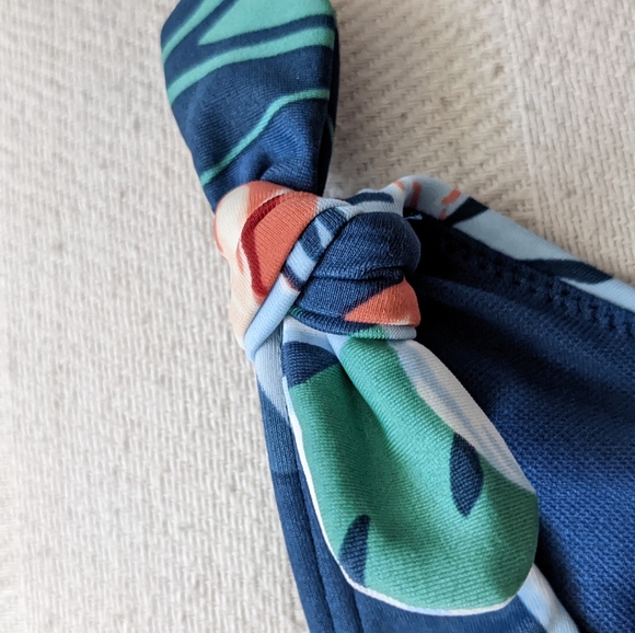 hollister floral bikini botton - Picture 3 of 4